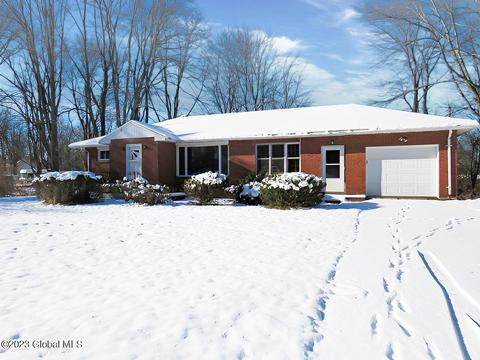 1709 River Rd, Coeymans, NY 12045