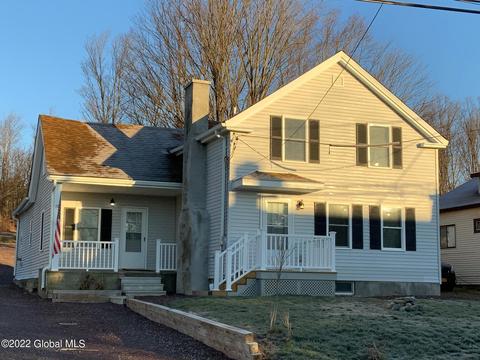 18 Greenfield Ln, Hampton, NY 12837