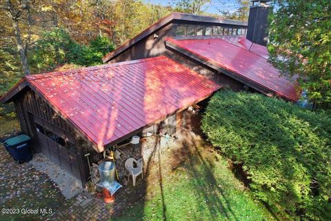 125 N Friends Point Dr, Hague, NY 12836