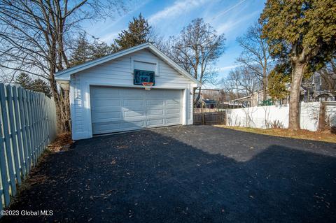 2025 Lenox Rd, Schenectady, NY 12308 photo 3