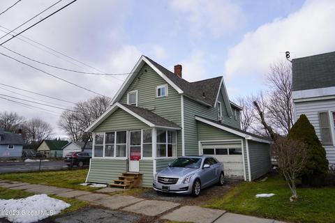 33 Newman St, Gloversville, NY 12078