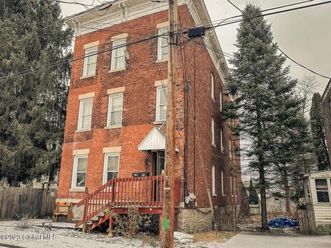25 Lark St, Amsterdam, NY 12010