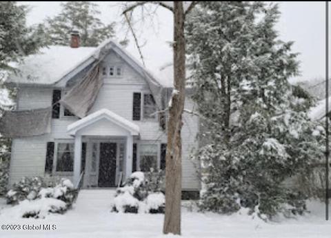 38 Lark St, Gloversville, NY 12078