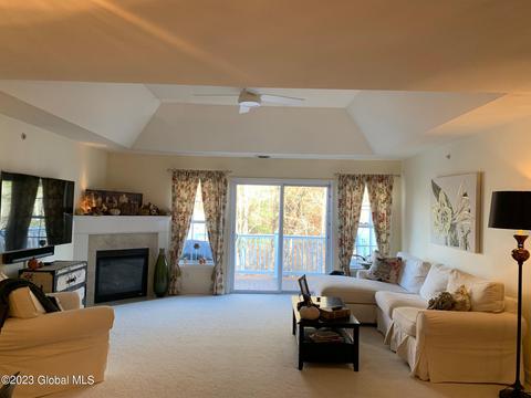 110 Paddock Cir, Schenectady, NY 12306 photo 9