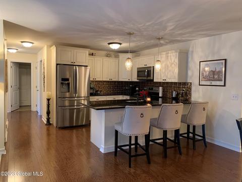 110 Paddock Cir, Schenectady, NY 12306 photo 3