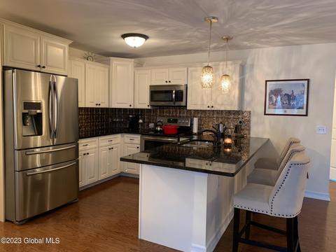110 Paddock Cir, Schenectady, NY 12306 photo 2