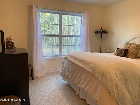 110 Paddock Cir, Schenectady, NY 12306 photo 24
