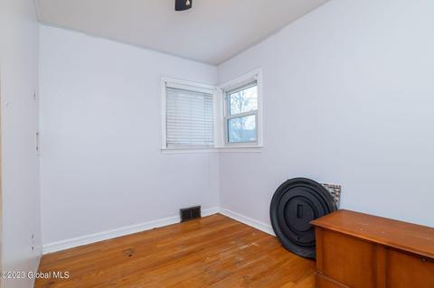 115 Pinehurst Pl, Schenectady, NY 12304 photo 13