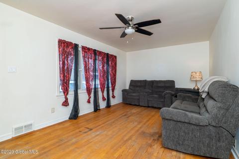 115 Pinehurst Pl, Schenectady, NY 12304 photo 4