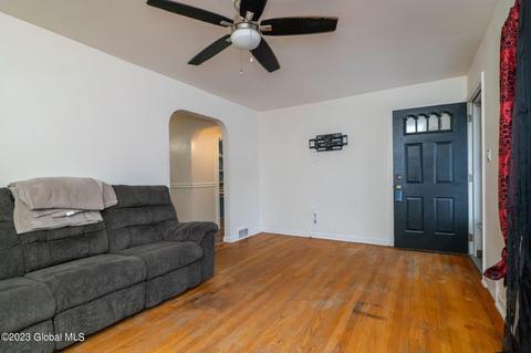 115 Pinehurst Pl, Schenectady, NY 12304 photo 3