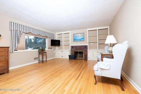 310 Juniper Dr, Schenectady, NY 12306 photo 9