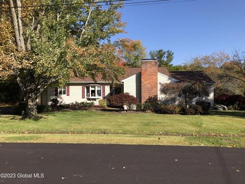 310 Juniper Dr, Schenectady, NY 12306 photo 4