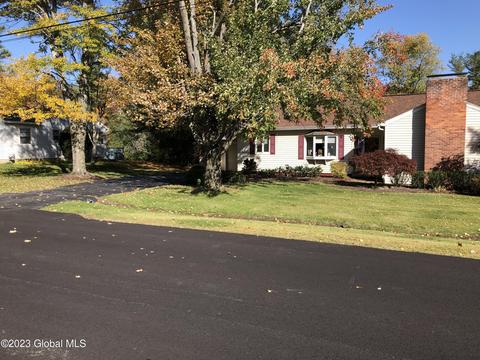 310 Juniper Dr, Schenectady, NY 12306 photo 1