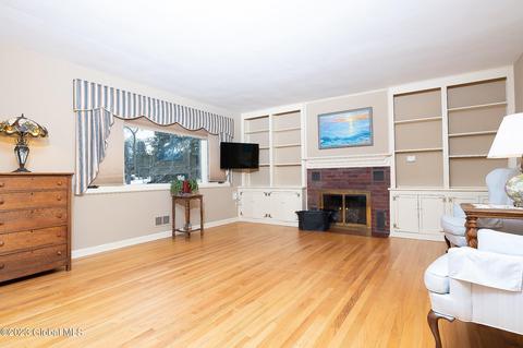 310 Juniper Dr, Schenectady, NY 12306 photo 10