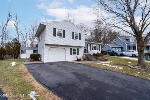 9 Brinker Cir, Glenmont, NY 12077 photo 2