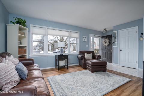 9 Brinker Cir, Glenmont, NY 12077 photo 5