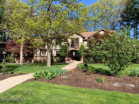 24 Norwood Way, Niskayuna, NY 12309
