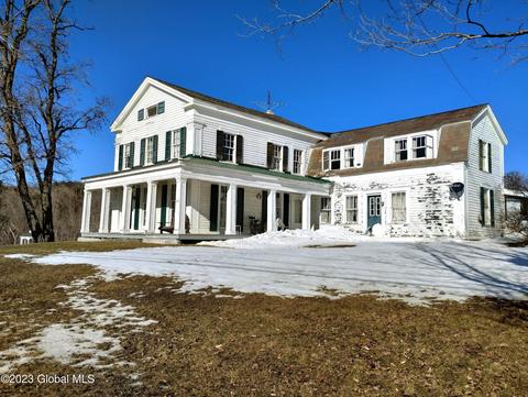 697 Creek Rd, Crown Point, NY 12928