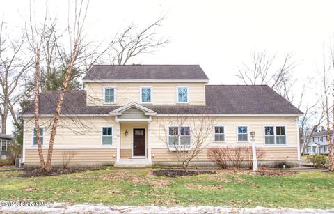 16 Reid Pl, Delmar, NY 12054 photo 2