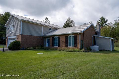 216 Putts Pond Rd, Ticonderoga, NY 12883