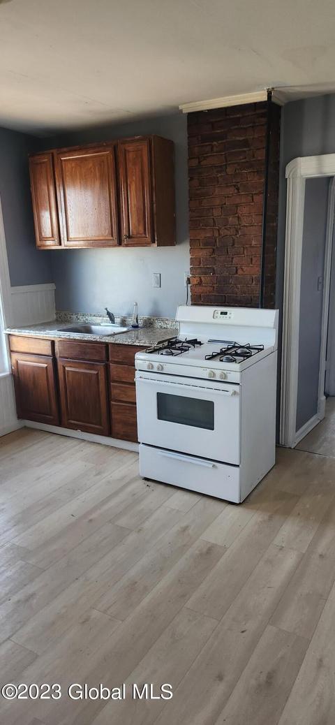 402 Summit Ave, Schenectady, NY 12307 photo 9