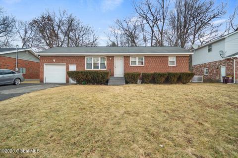 4 Eastwood Dr, Albany, NY 12205