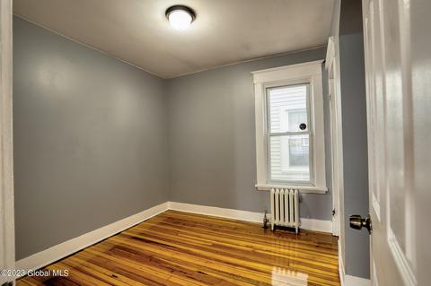 27 Hawk St, Schenectady, NY 12307 photo 7