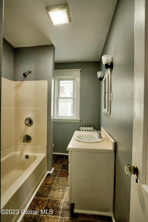 27 Hawk St, Schenectady, NY 12307 photo 14