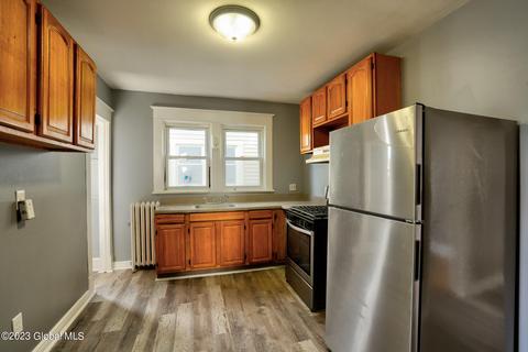 27 Hawk St, Schenectady, NY 12307 photo 12