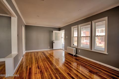 27 Hawk St, Schenectady, NY 12307 photo 3