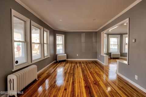 27 Hawk St, Schenectady, NY 12307 photo 4
