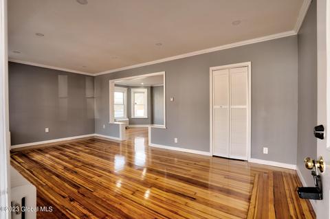 27 Hawk St, Schenectady, NY 12307 photo 2