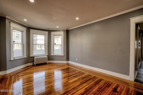 27 Hawk St, Schenectady, NY 12307 photo 6