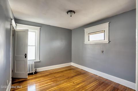 27 Hawk St, Schenectady, NY 12307 photo 9
