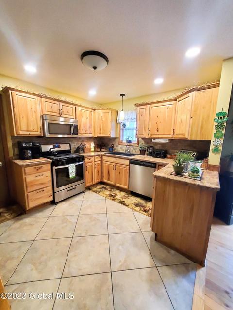 6 Devine Dr, Hudson Falls, NY 12839 photo 3