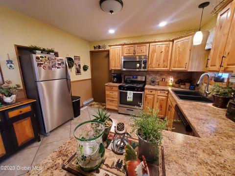 6 Devine Dr, Hudson Falls, NY 12839 photo 4