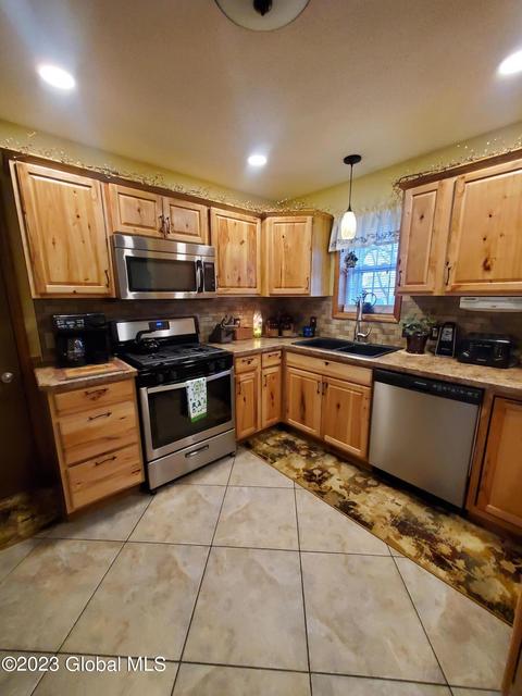 6 Devine Dr, Hudson Falls, NY 12839 photo 6