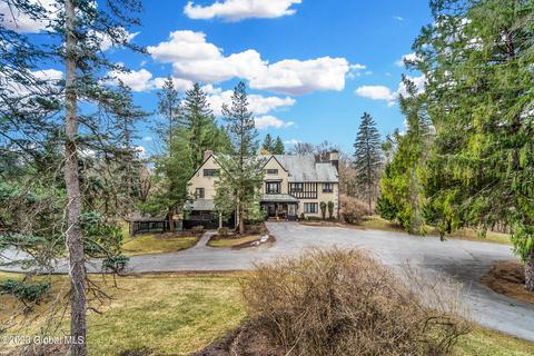 154 Brookside Ave, Amsterdam, NY 12010