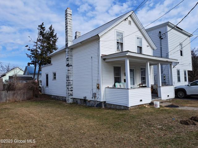 13 1st St, Glens Falls, NY 12801