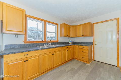 3002 Clyde Ave, Schenectady, NY 12306 photo 3