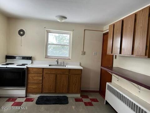 34 Halter Rd, Glenmont, NY 12077 photo 4