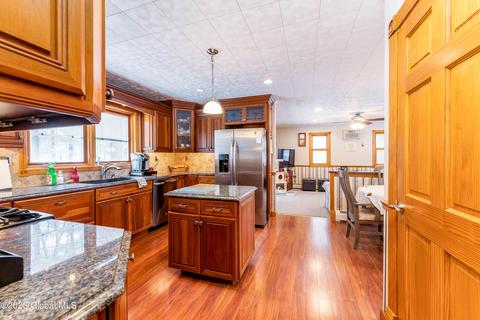 910 Mohegan Rd, Schenectady, NY 12309 photo 3