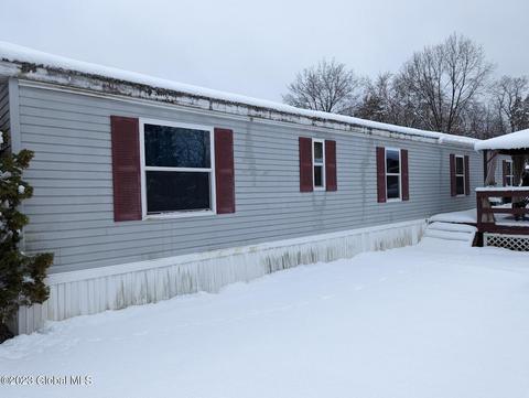 18 Whites Ln, Clifton Park, NY 12065