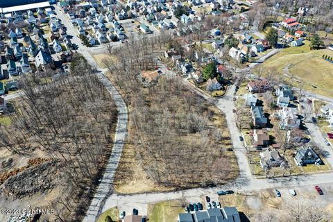28 2nd Avenue # l3, Amsterdam, NY 12010