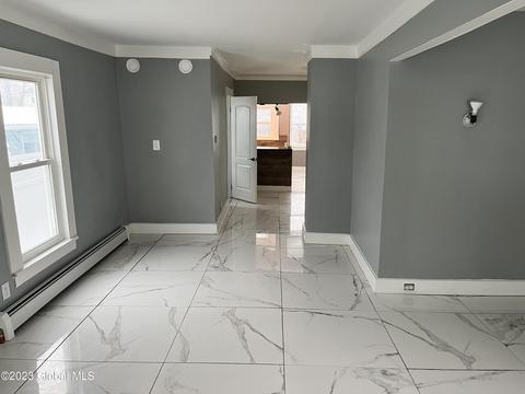 139 Division St, Schenectady, NY 12304