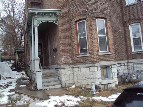 19 Garden St, Amsterdam, NY 12010