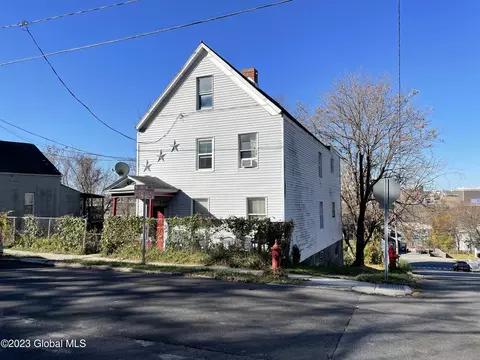 1137 1st St, Rensselaer, NY 12144