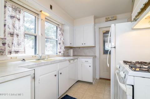 1115 Keyes Ave, Schenectady, NY 12309 photo 9