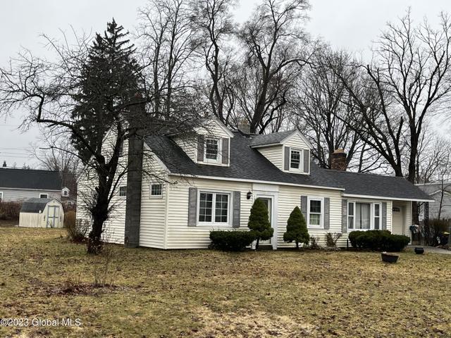 1039 Palazini Dr, Schenectady, NY 12303
