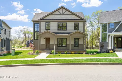 31 Oak Ridge Blvd, Saratoga Springs, NY 12866